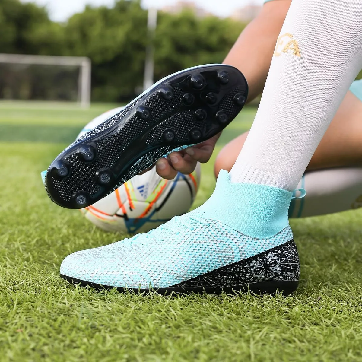 Adult Soccer Cleats Men Lightweight Football Boots Breathable Professional Sneaker Sport Athletic Ground Football Shoes