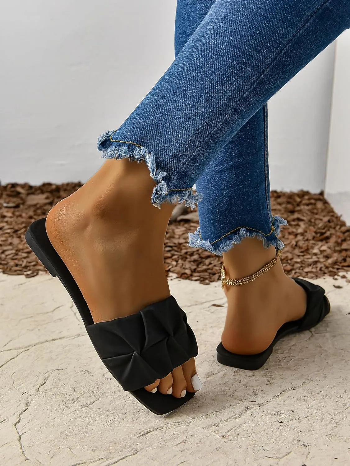GORGLITTER Women's Pleated Square Toe Slide Flat Sandals Summer Trendy Sandals