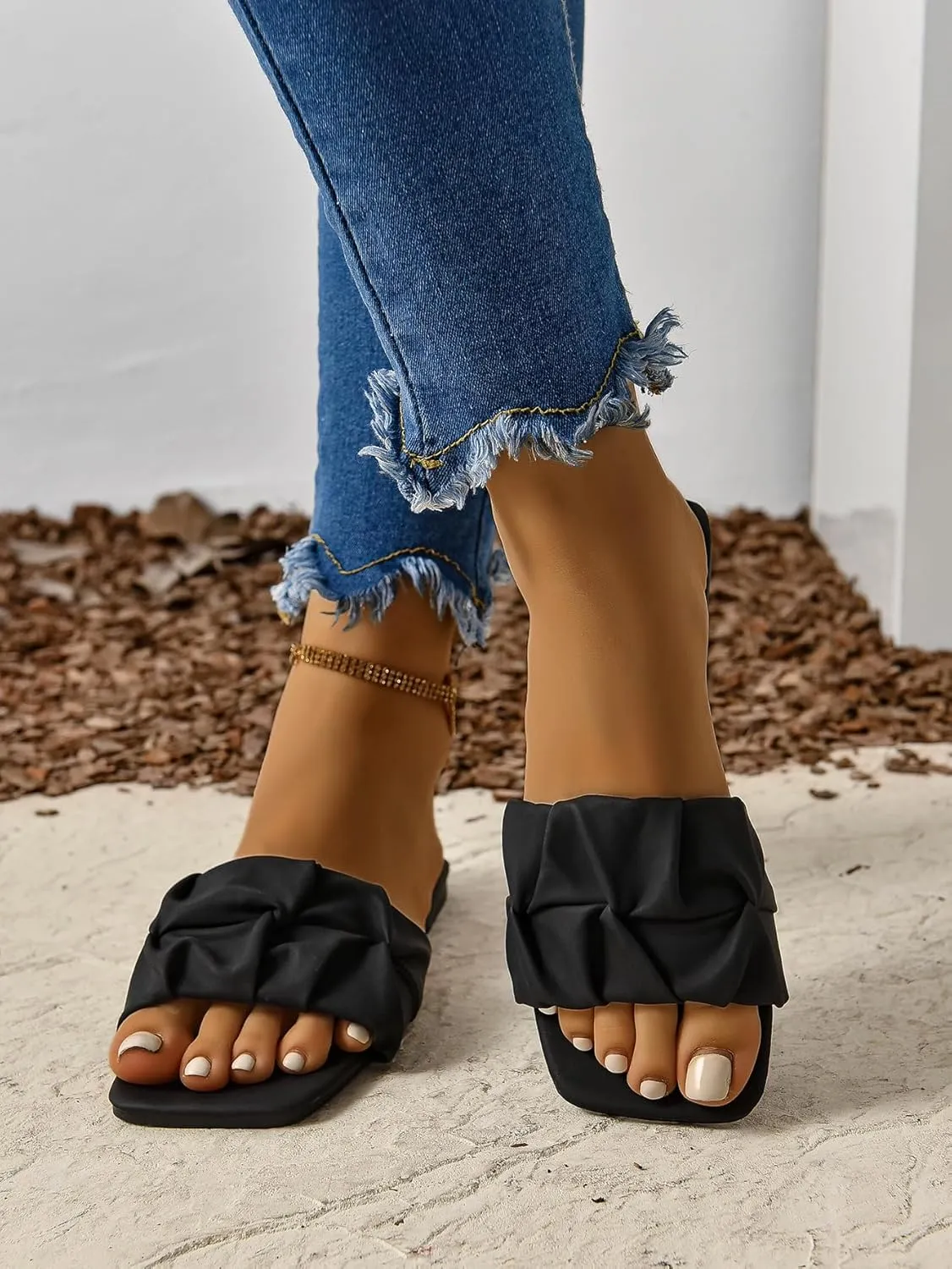GORGLITTER Women's Pleated Square Toe Slide Flat Sandals Summer Trendy Sandals