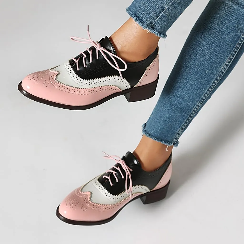 Women's Flat Saddle Oxford Shoes Two Toned Round Toe Wingtip Lace Up Perforated Low Heel School Oxfords Brogues
