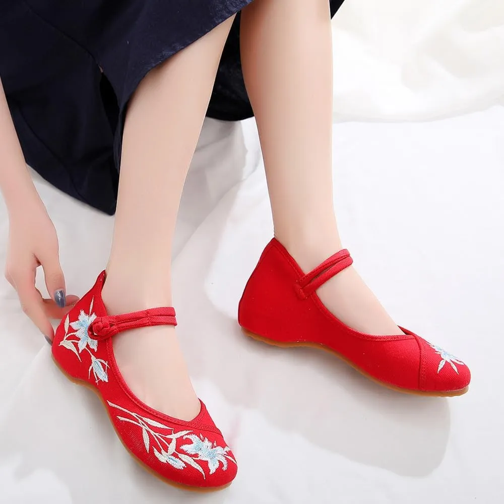 Women's Floral Embroidered Buckle Flat Shoes Handmade Flower Embroidery Round Toe Dress Mary Jane Shoes Cheongsam Shoes